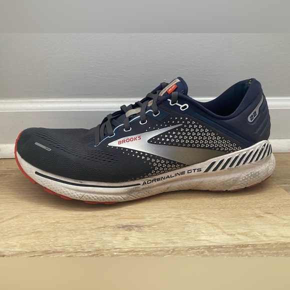 Brooks Adrenaline GTS 22 Sneakers - Picture 7 of 12
